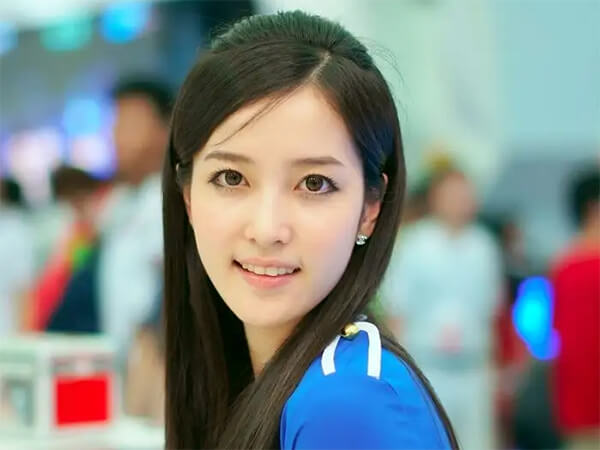 Showgirl扮演DNF中角色的吕瑶