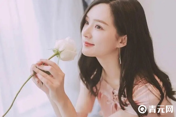 一身清纯乖巧气质的陈丹婷