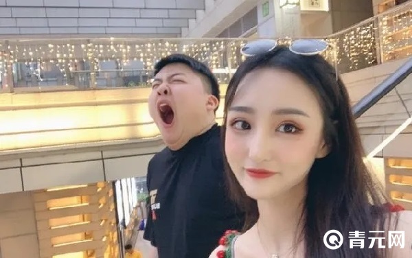 小狗与艾西逛街