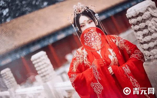 等什么君嗓音颇有特色