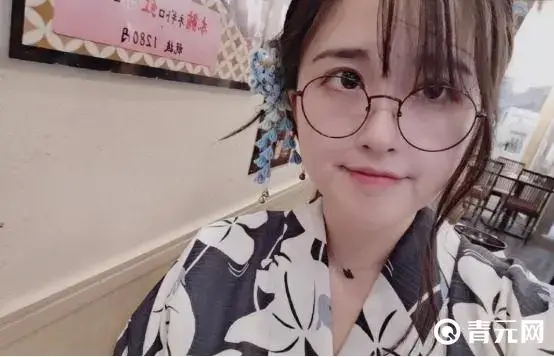 菠萝赛东泳装照