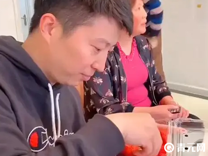 王小弦生活照