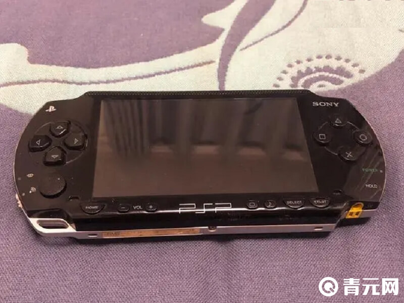 索尼游戏机psp3000