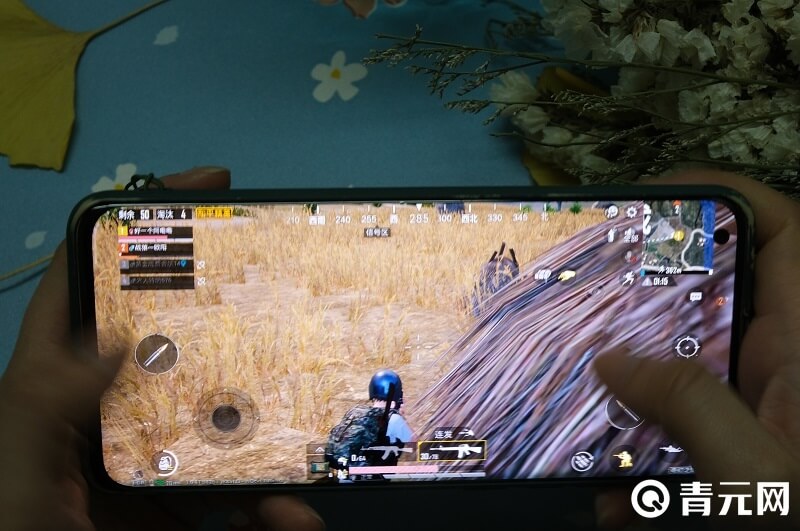 使用小米5x手机玩和平精英