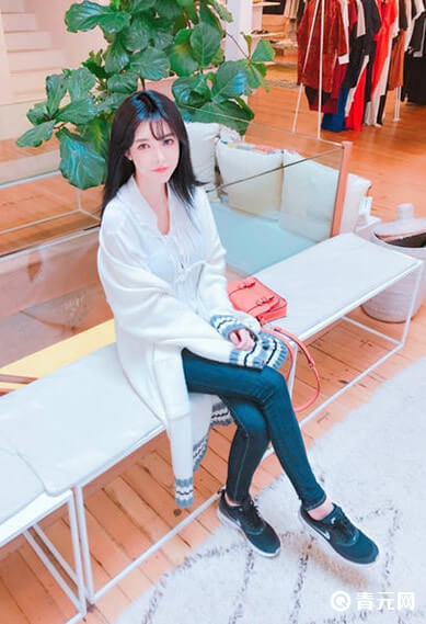主播阿英生活照