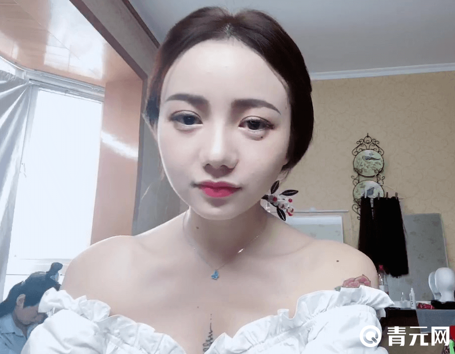 洛丽塔大哥个人照