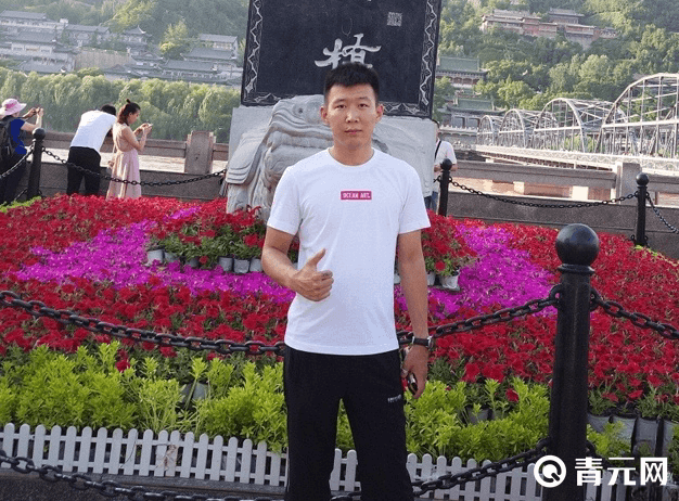 YY知名主播侯佳成