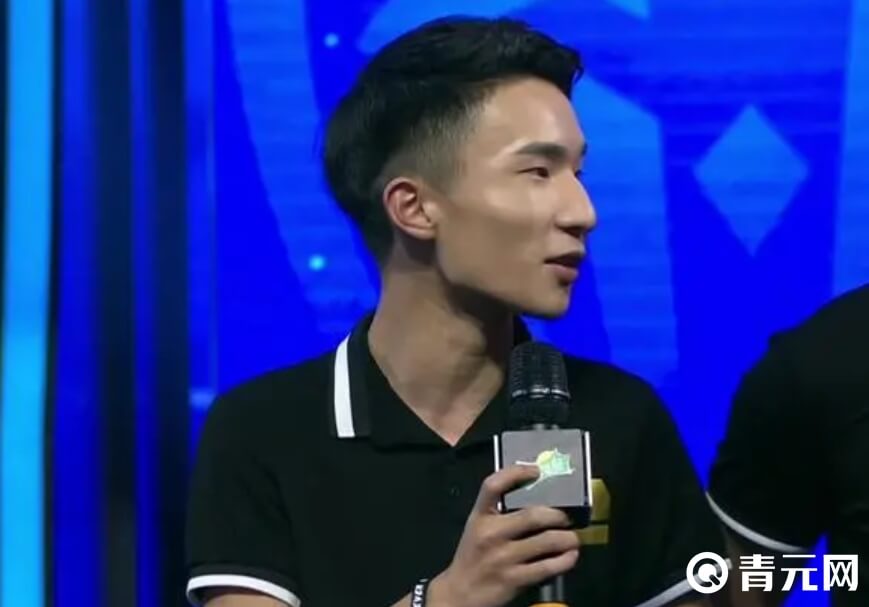穿越火线游戏玩家飞机文