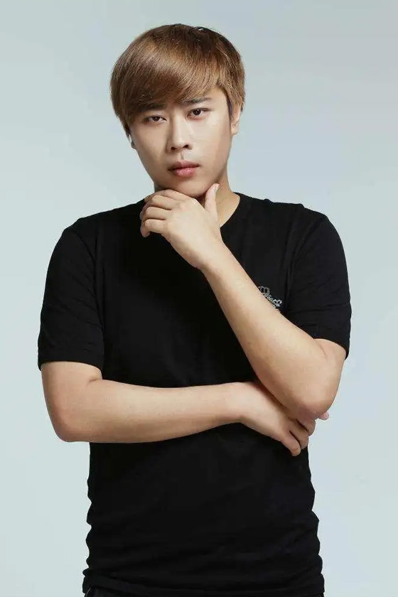 郑伽柏 - 个人资料,真实照片及哪里人 - 青元名人堂