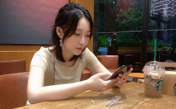 娜子nazi,真名徐妙纯,别名娜子,重庆人,斗鱼直播绝地求生人气主播,其